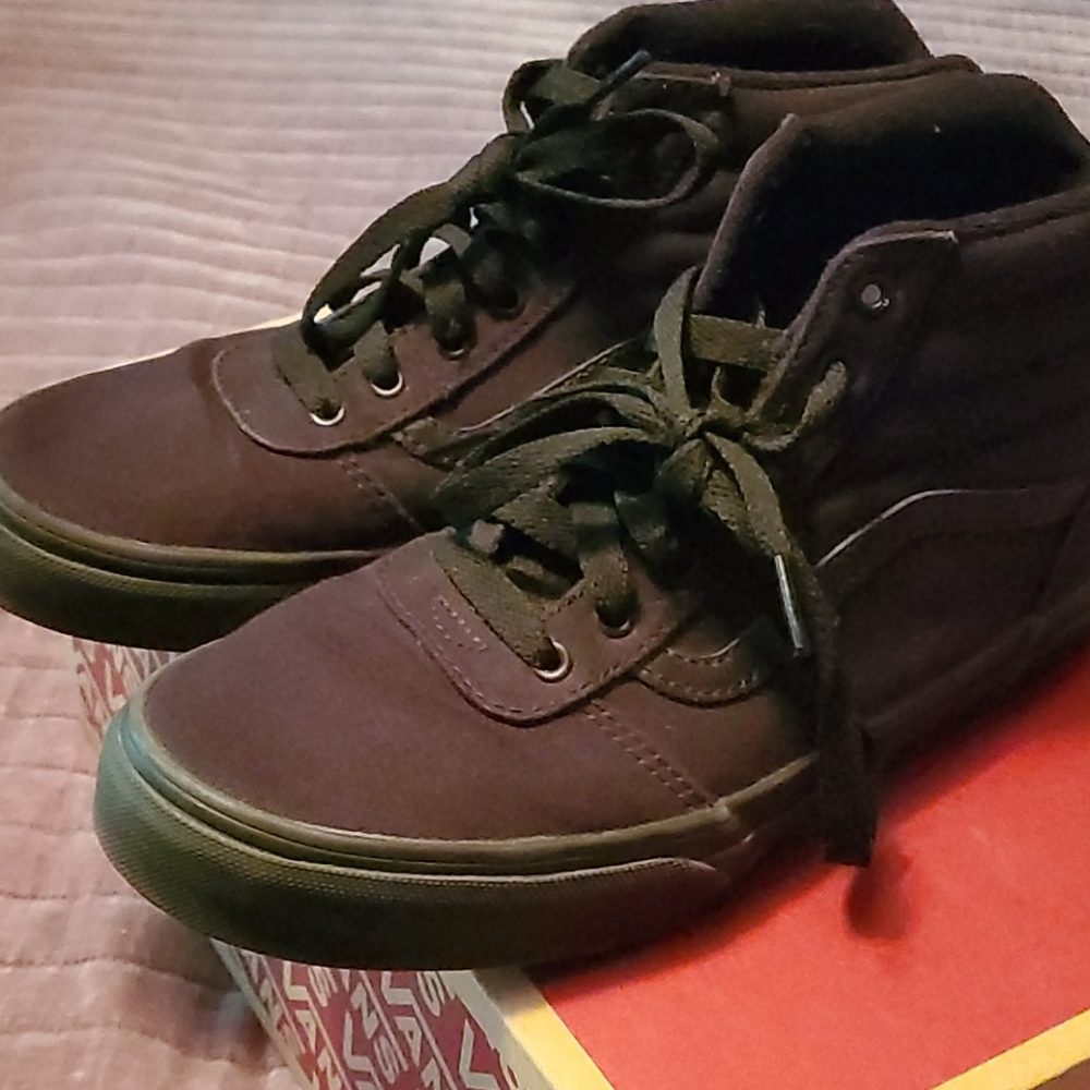 Vans - Picture 3 of 5